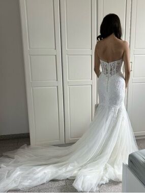 Pronovias Offwhite Lace Strapless Mermaid dress in Ivory Beading and long train